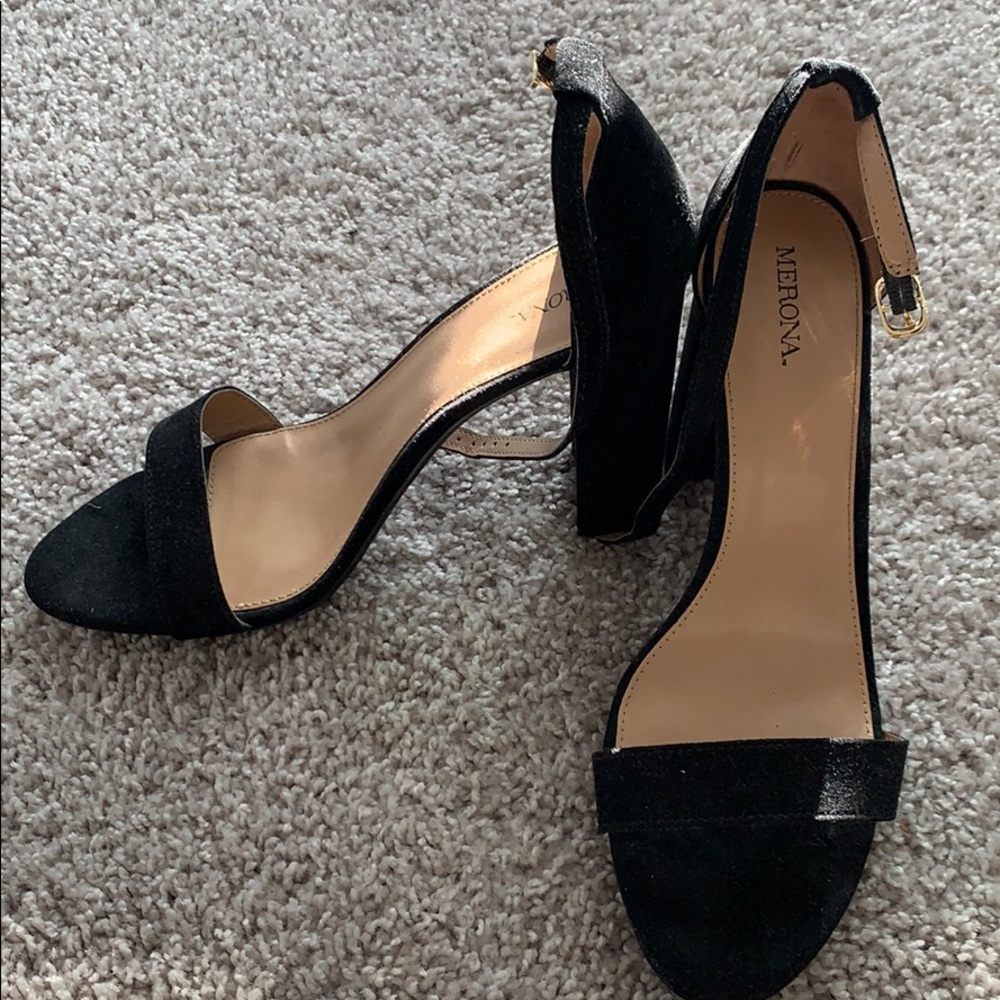 Block heel sandals